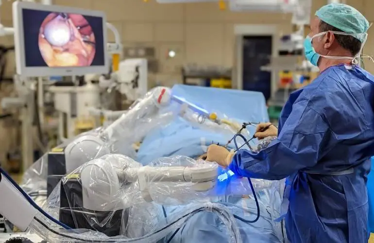 Moon Surgical Maestro